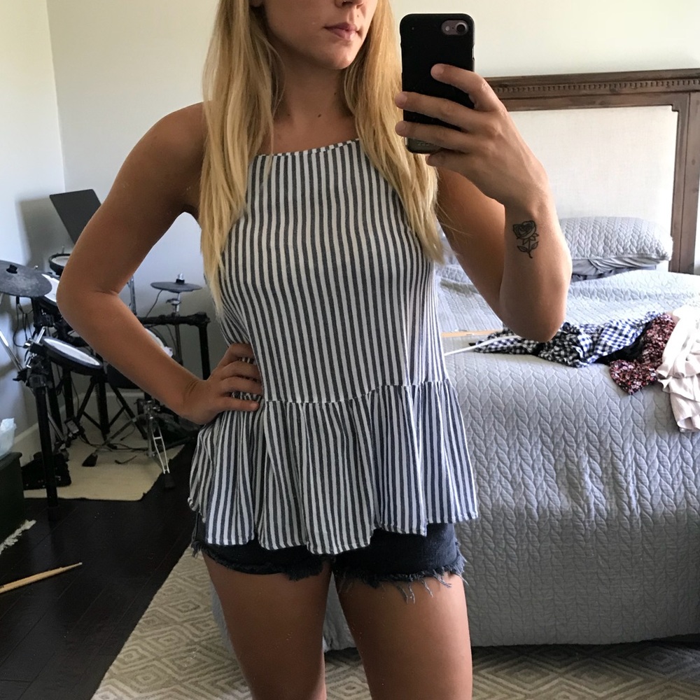 Pin stripe tank